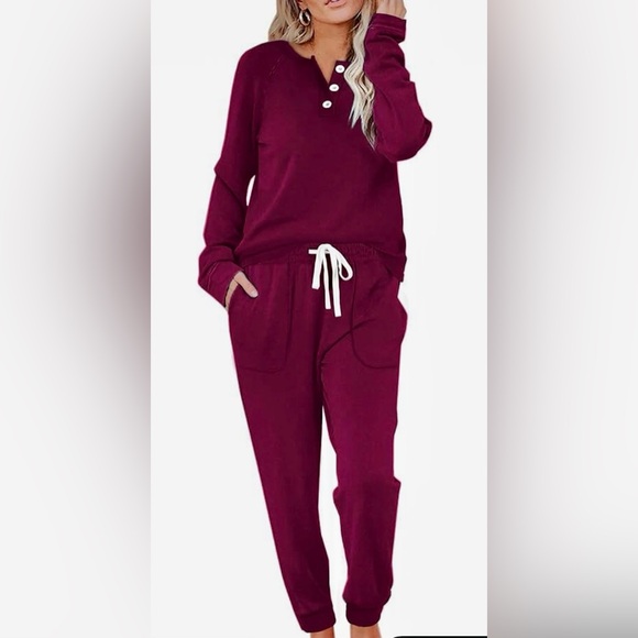 Burgundy Lounge Set with Button Detail.
Soft & cozy 
Perfect for travel - Picture 12 of 12